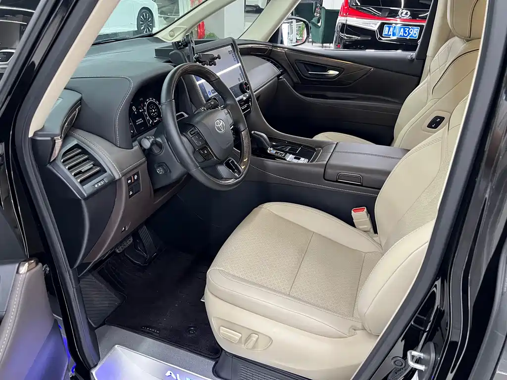 Toyota Alphard — фото 22