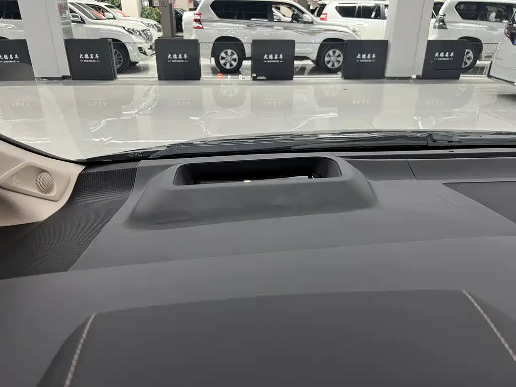 Toyota Alphard — фото 25