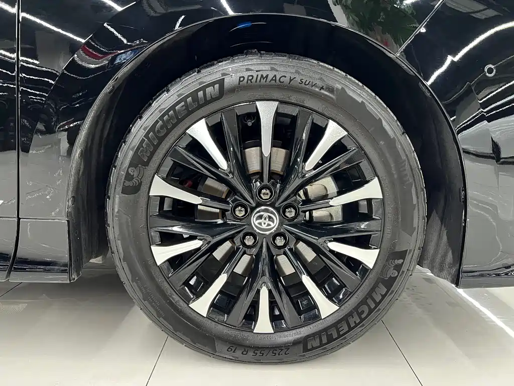 Toyota Alphard — фото 28