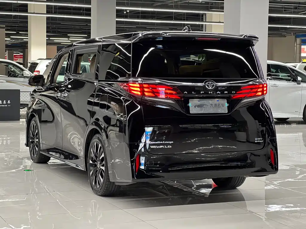 Toyota Alphard — фото 6