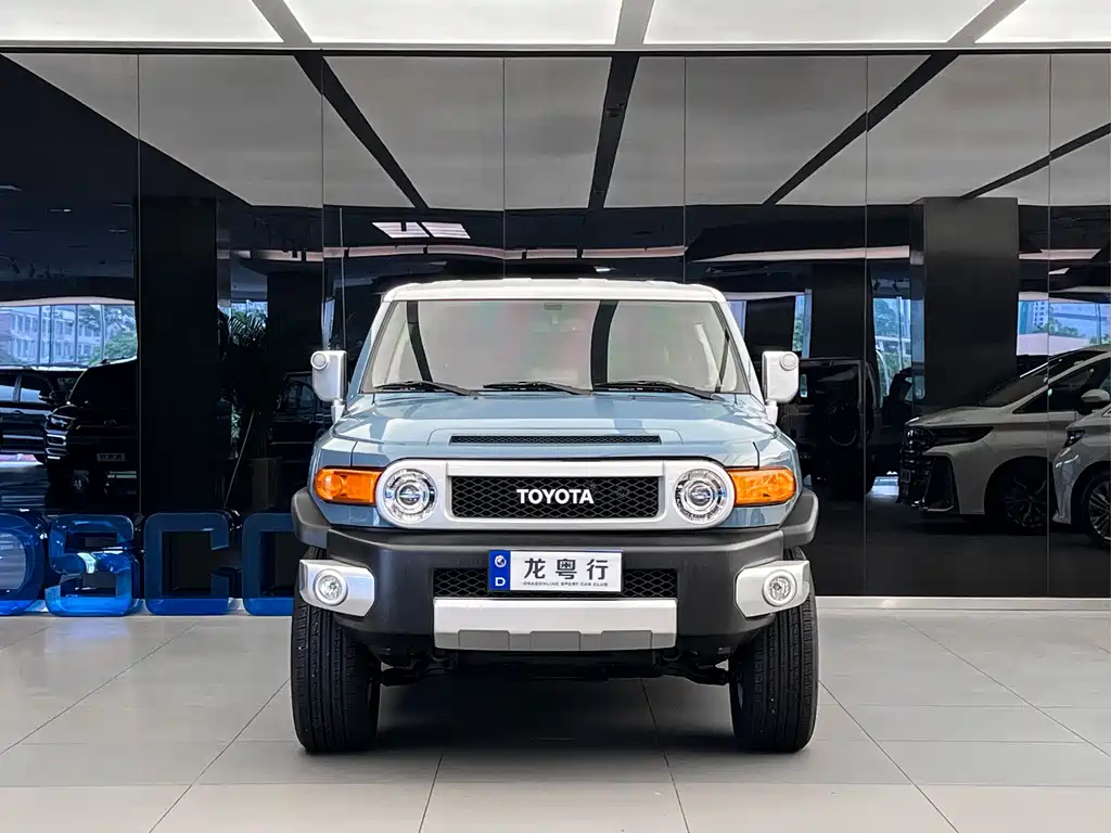 Toyota FJ Cruiser — фото 2