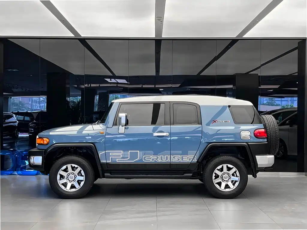 Toyota FJ Cruiser — фото 3