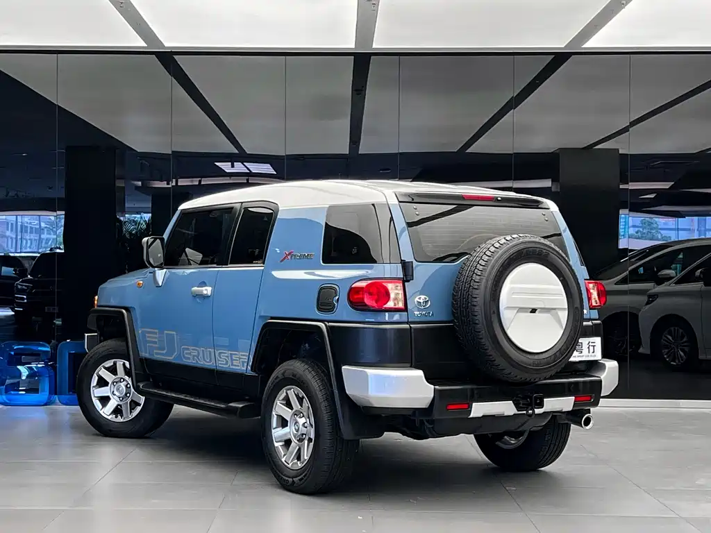 Toyota FJ Cruiser — фото 4