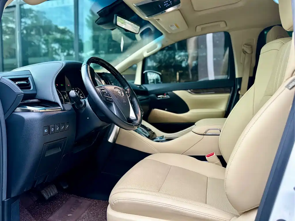 Toyota Alphard — фото 4