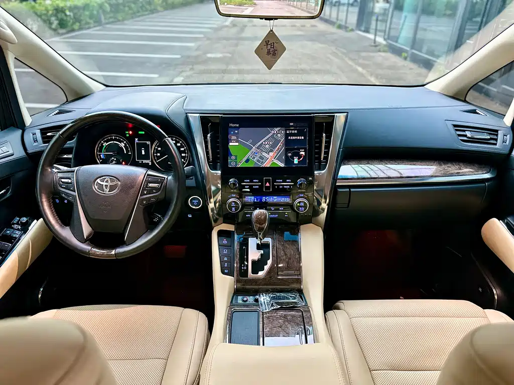 Toyota Alphard — фото 6