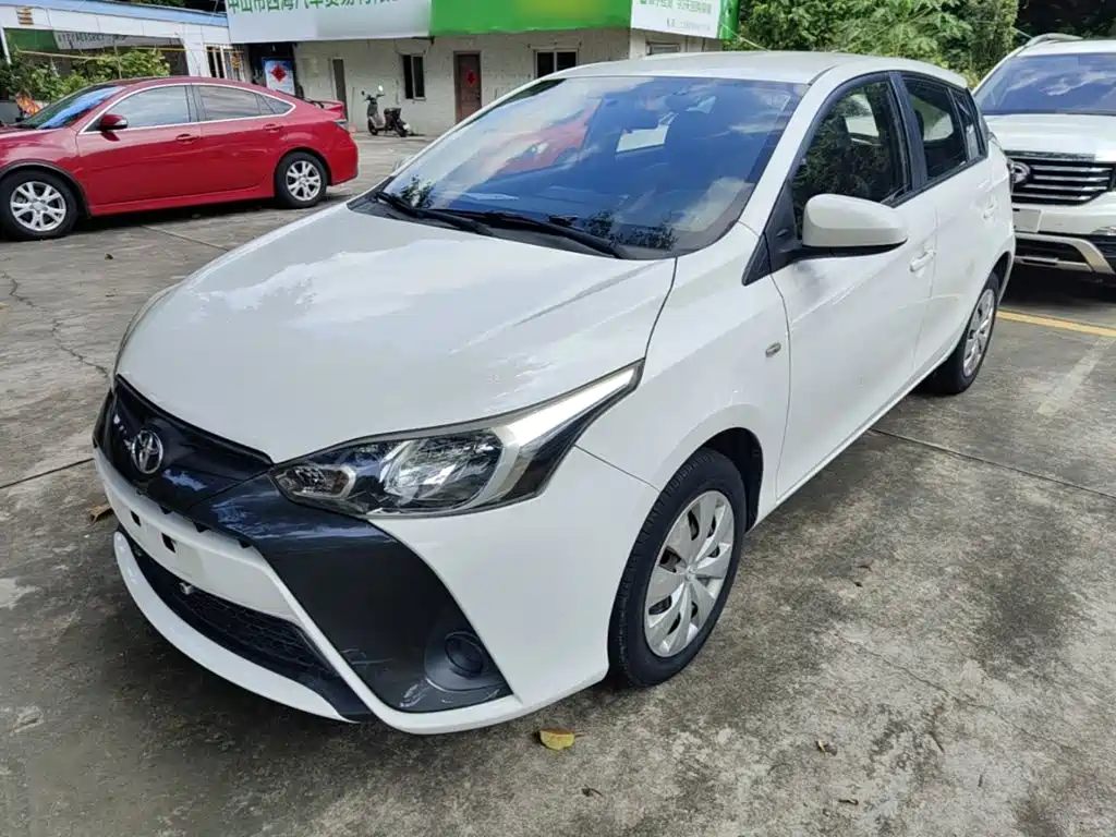 Toyota Yaris L — фото 2