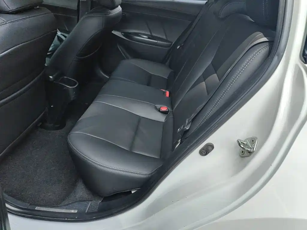 Toyota Yaris L — фото 17