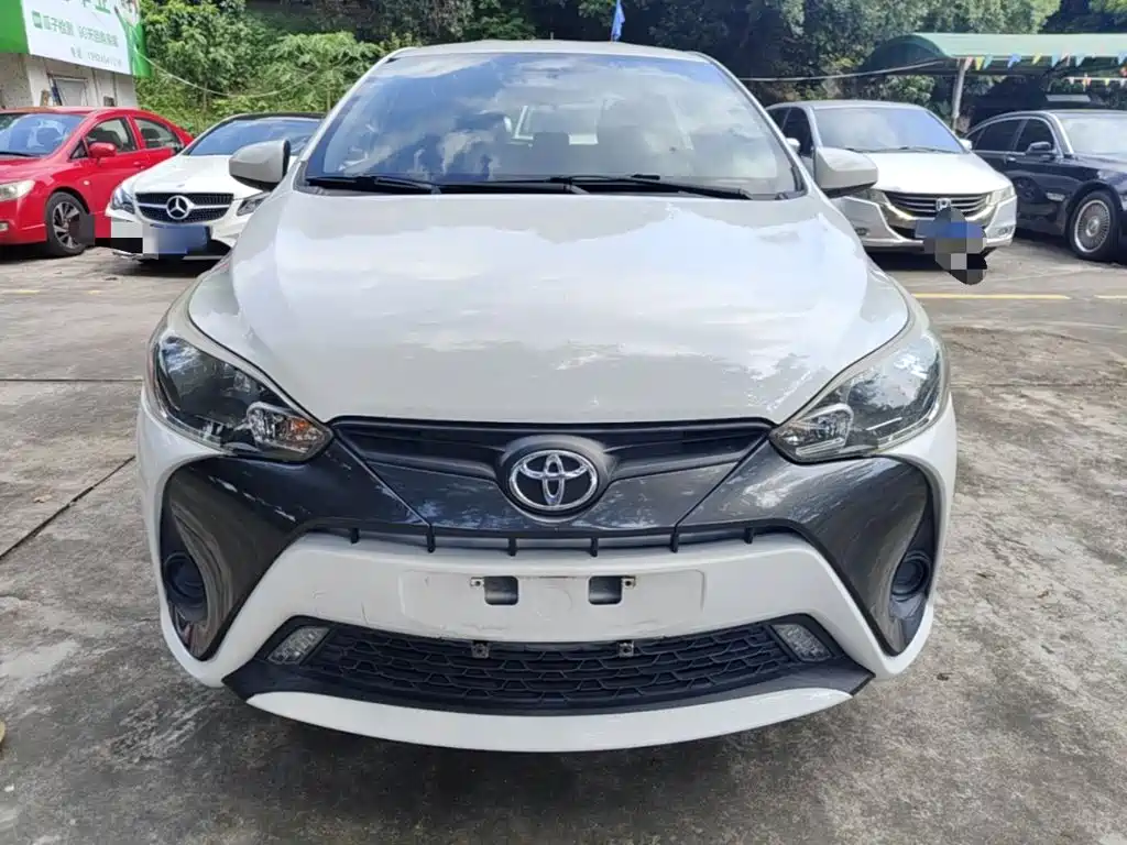 Toyota Yaris L — фото 3