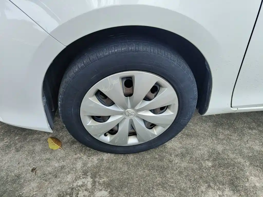 Toyota Yaris L — фото 23