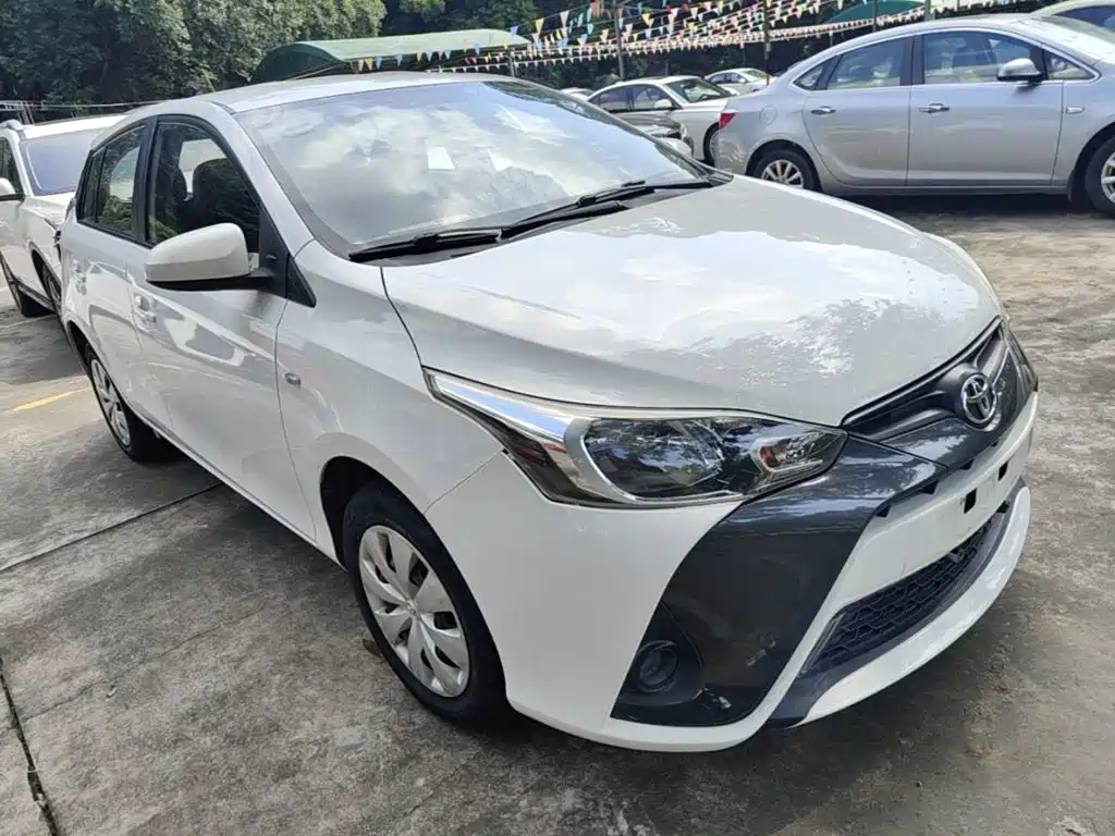 Toyota Yaris L — фото 4