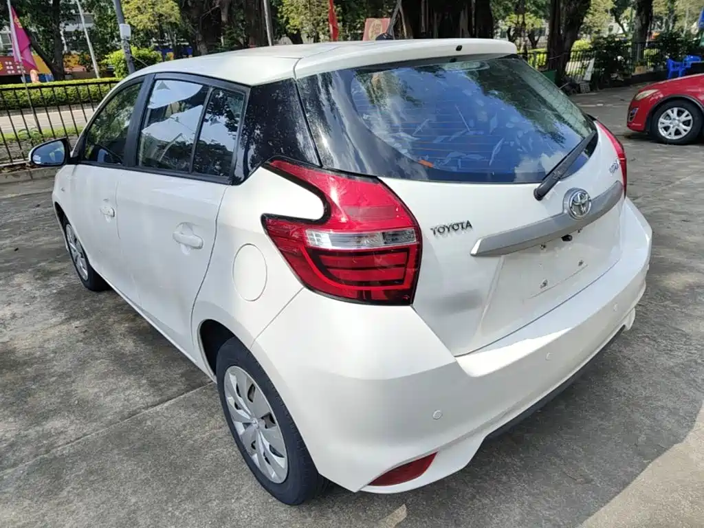 Toyota Yaris L — фото 5