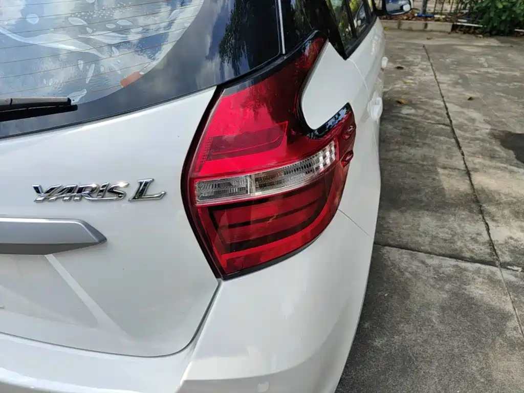 Toyota Yaris L — фото 8