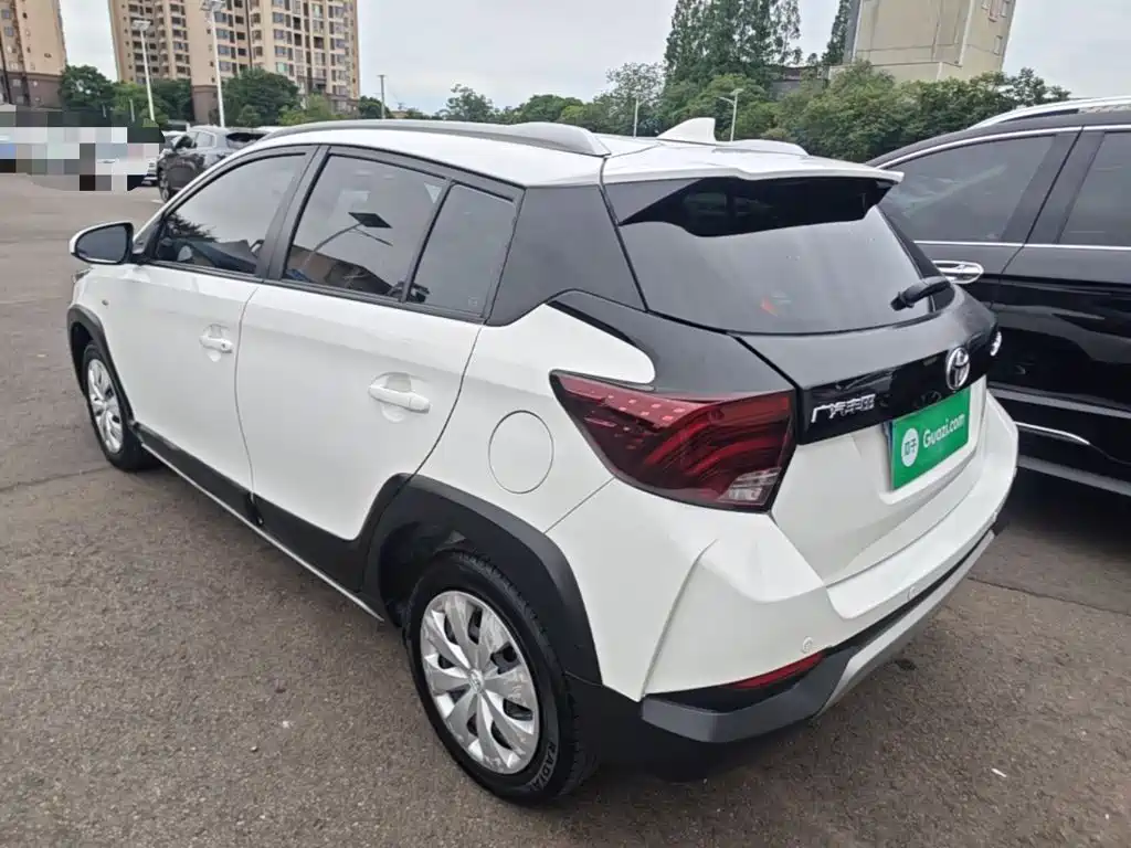 Toyota Yaris L — фото 5