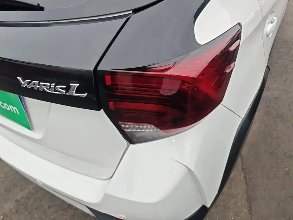 Toyota Yaris L — фото 8