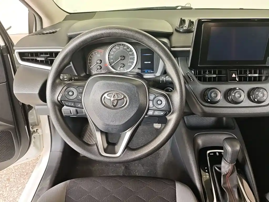Toyota Corolla — фото 11