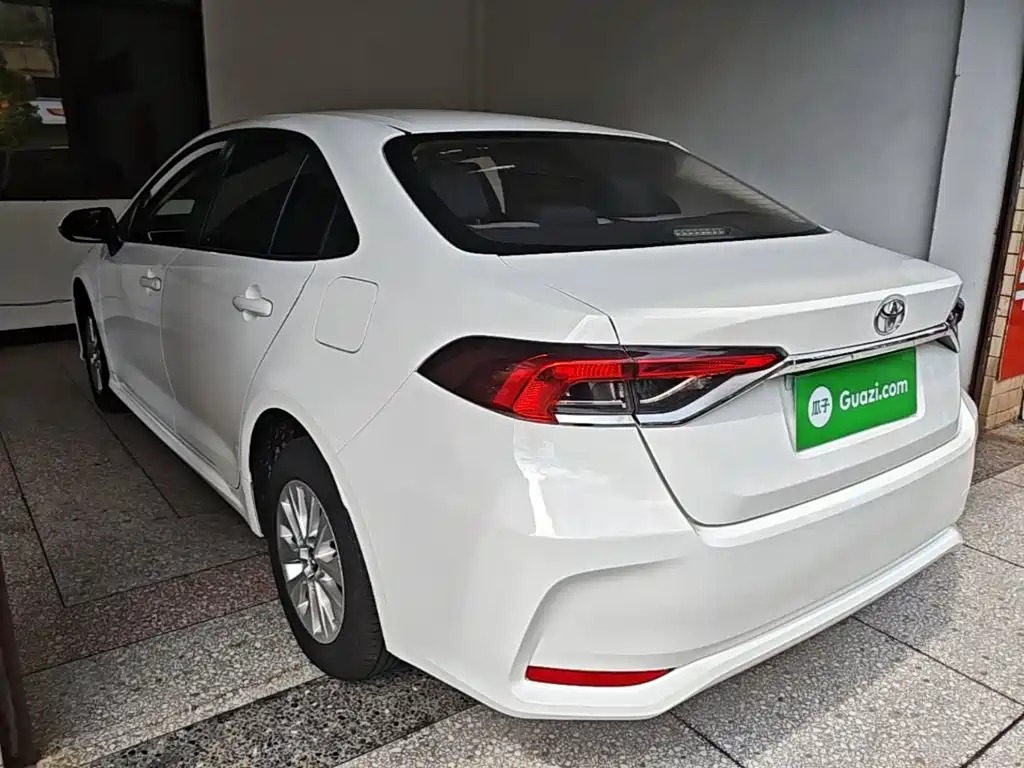 Toyota Corolla — фото 5