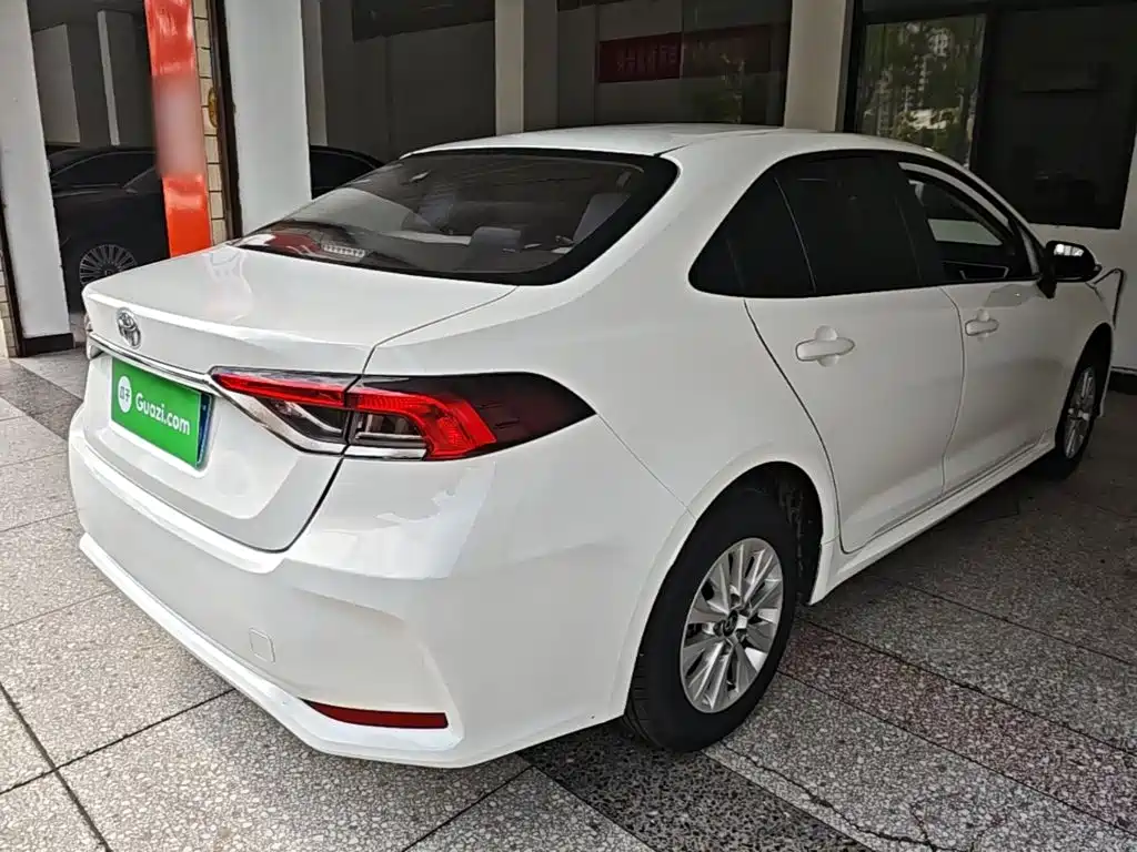 Toyota Corolla — фото 7