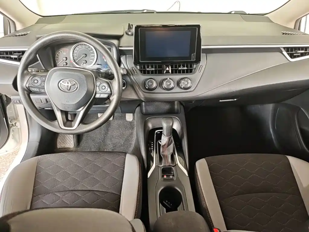 Toyota Corolla — фото 10