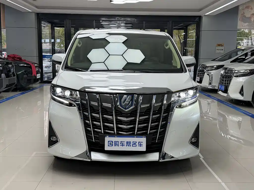 Toyota Alphard — фото 2