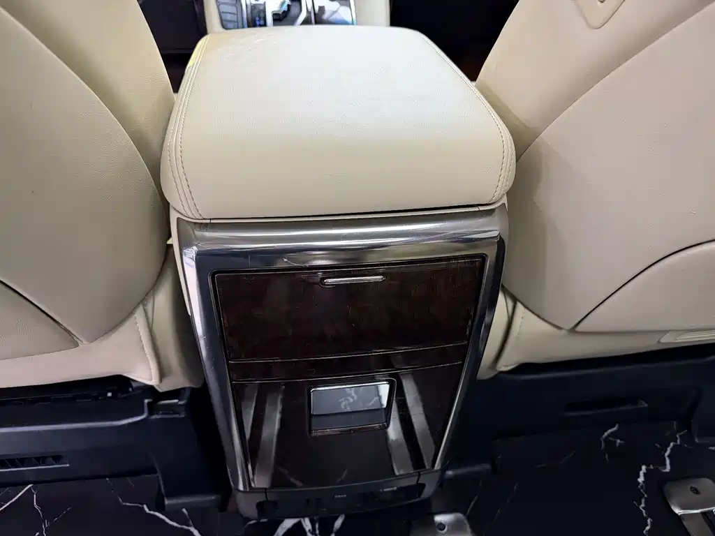 Toyota Alphard — фото 17