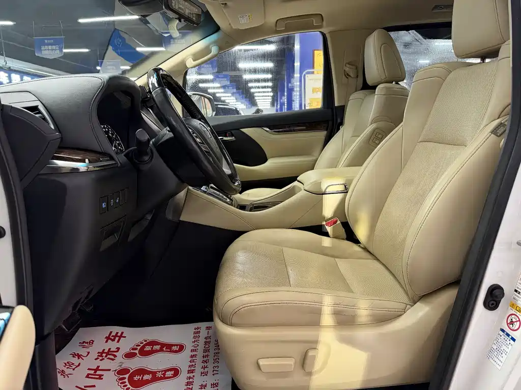 Toyota Alphard — фото 5