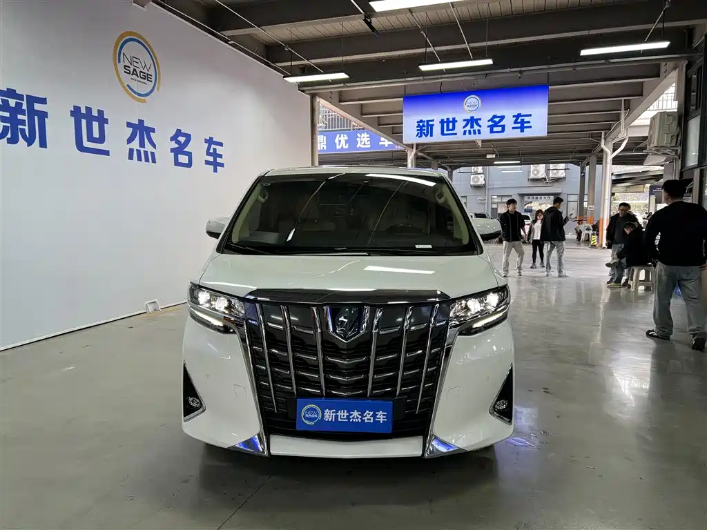 Toyota Alphard — фото 2