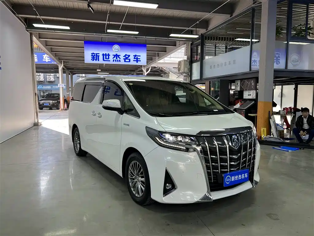Toyota Alphard — фото 3