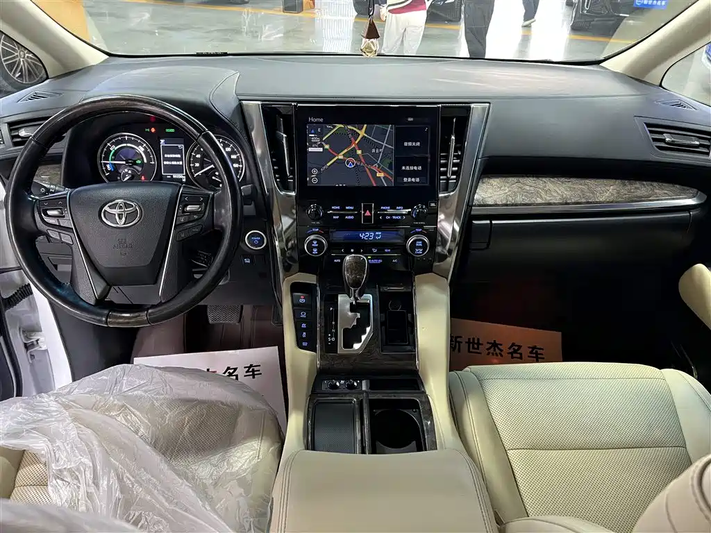 Toyota Alphard — фото 6