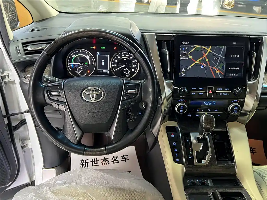 Toyota Alphard — фото 7