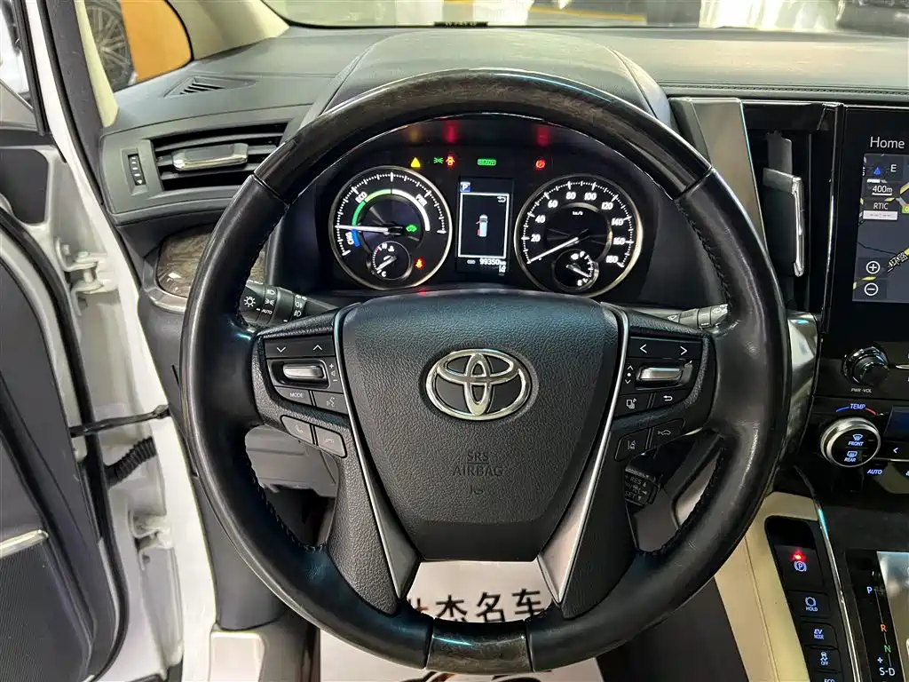 Toyota Alphard — фото 8
