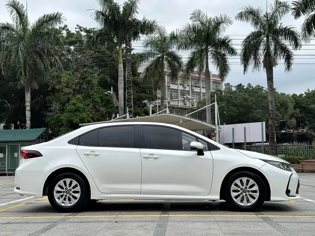 Toyota Corolla — фото 4