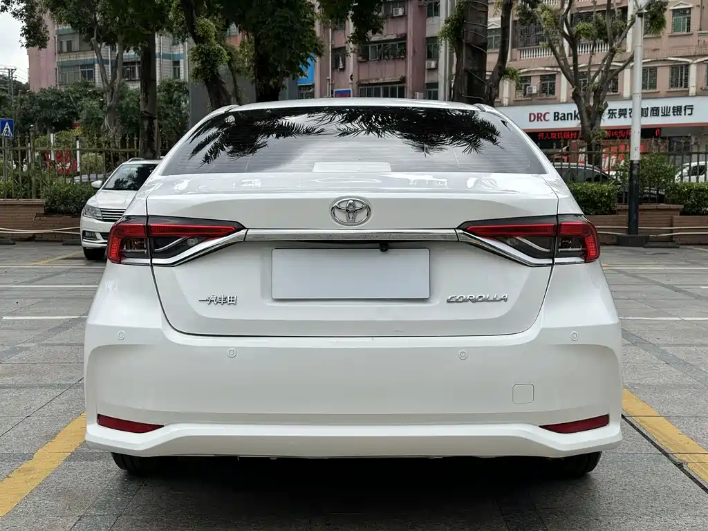 Toyota Corolla — фото 5