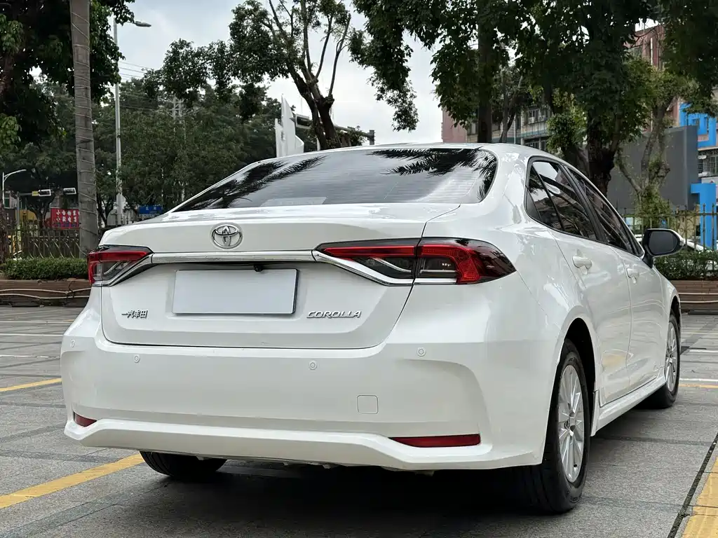 Toyota Corolla — фото 6