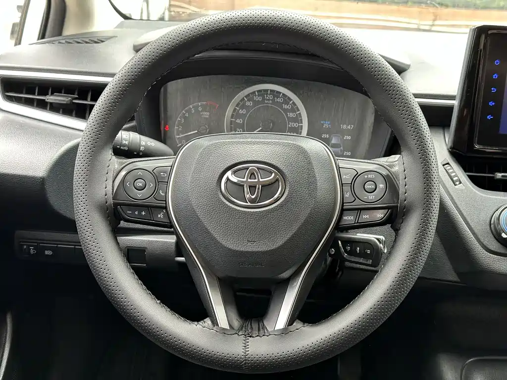 Toyota Corolla — фото 10