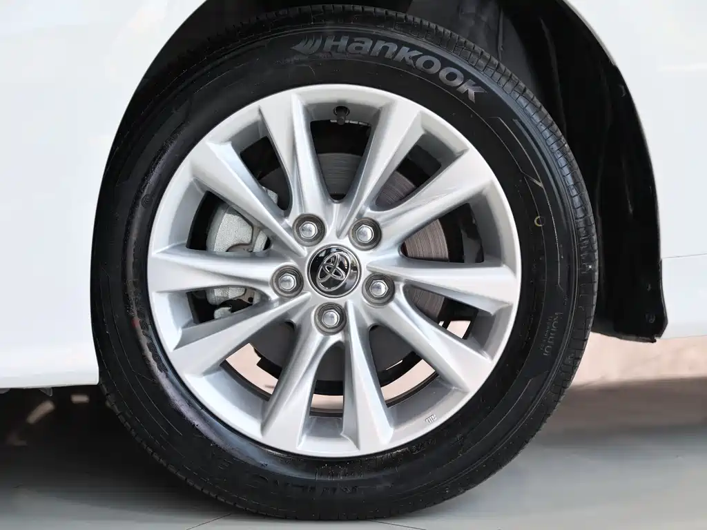 Toyota Corolla — фото 4