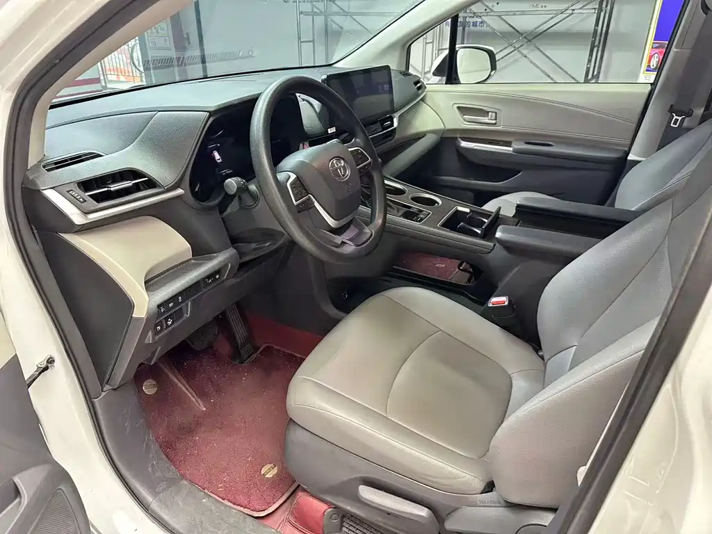 Toyota Granvia — фото 4