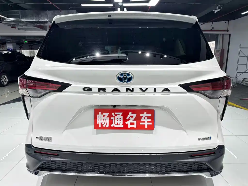 Toyota Granvia — фото 7