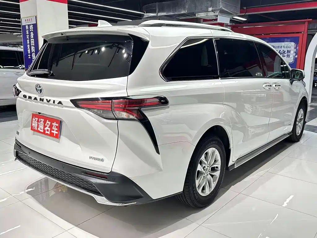 Toyota Granvia — фото 9