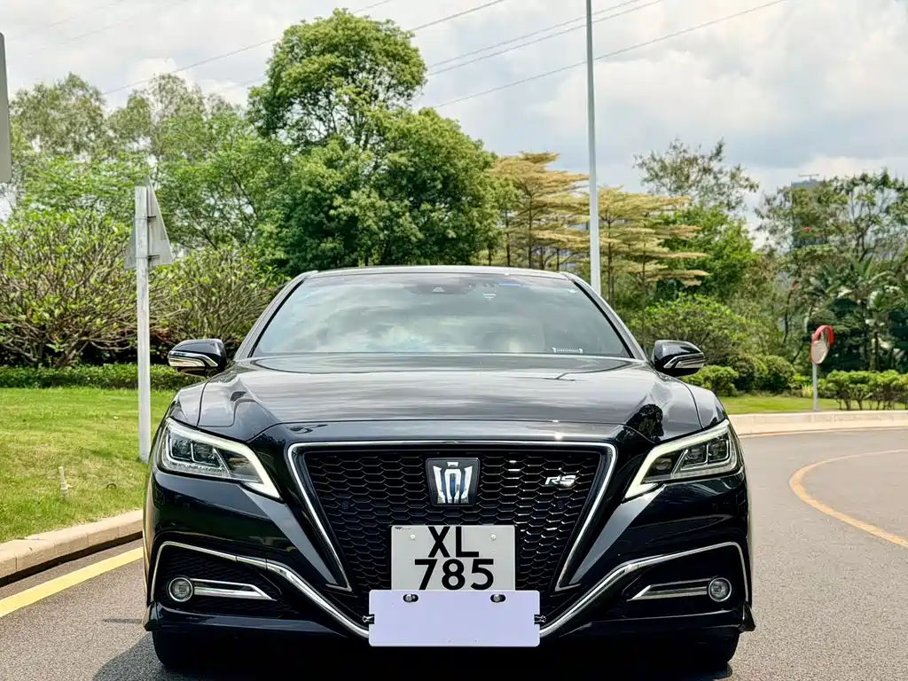 Toyota Crown (Import) — фото 2