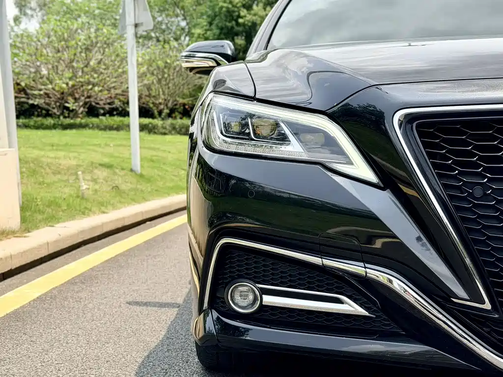 Toyota Crown (Import) — фото 4