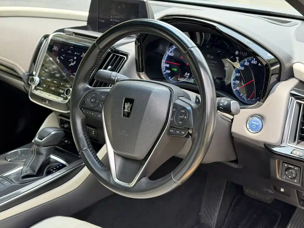 Toyota Crown (Import) — фото 8