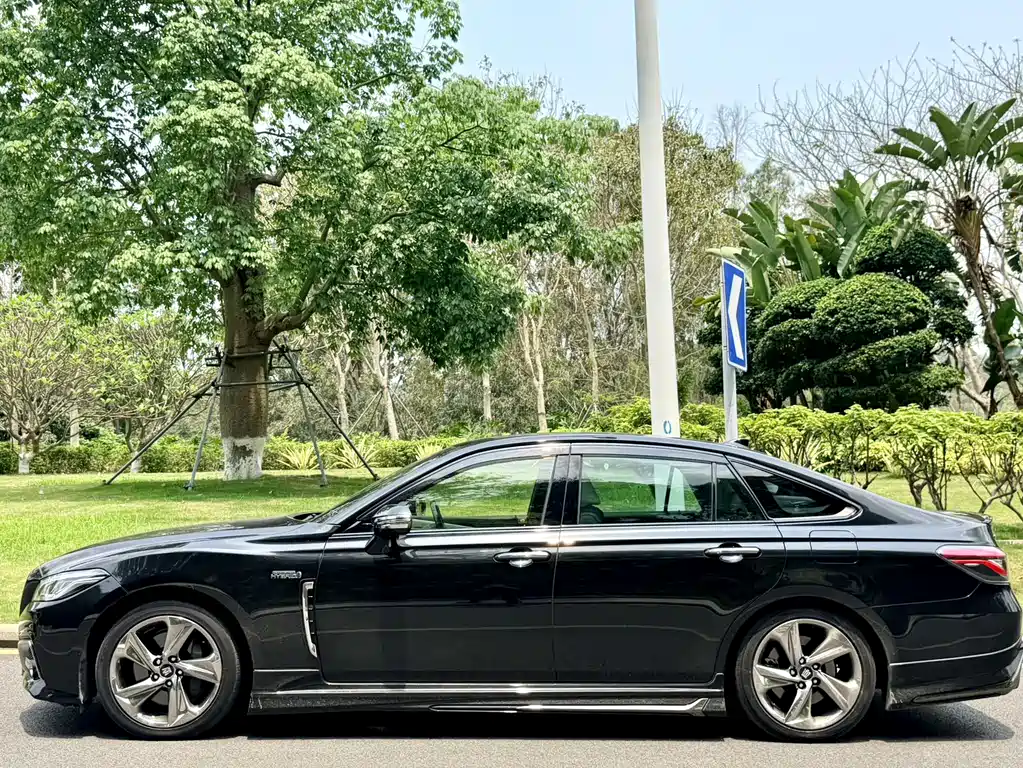 Toyota Crown (Import) — фото 10