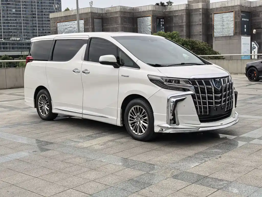 Toyota Alphard — фото 3