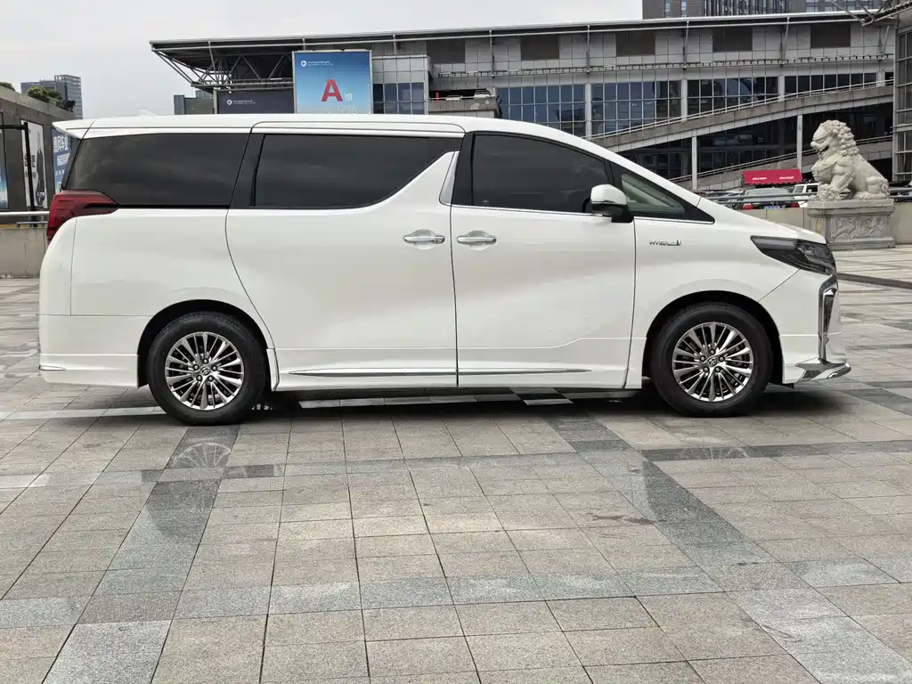 Toyota Alphard — фото 5