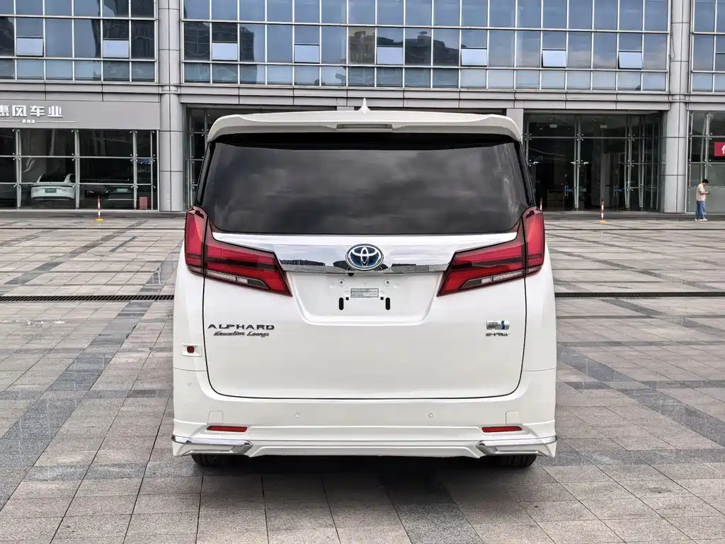 Toyota Alphard — фото 7