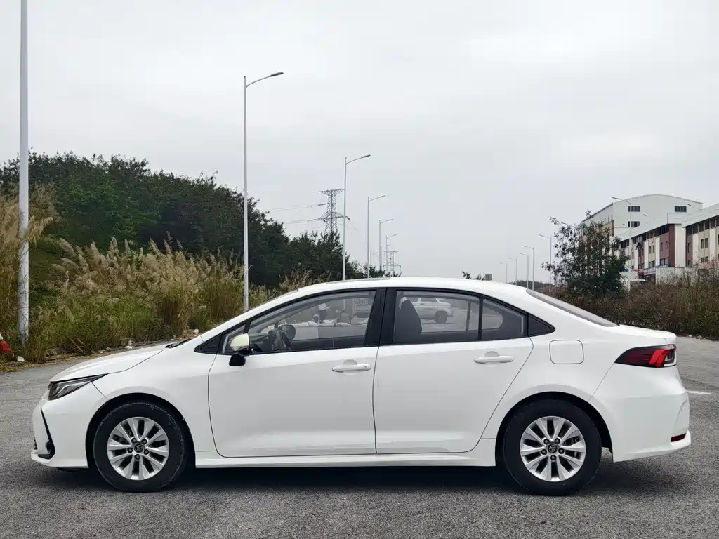 Toyota Corolla — фото 8
