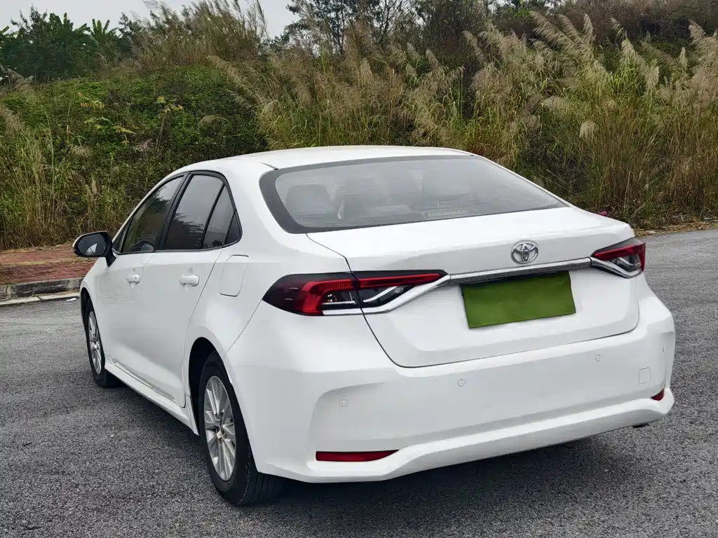 Toyota Corolla — фото 9