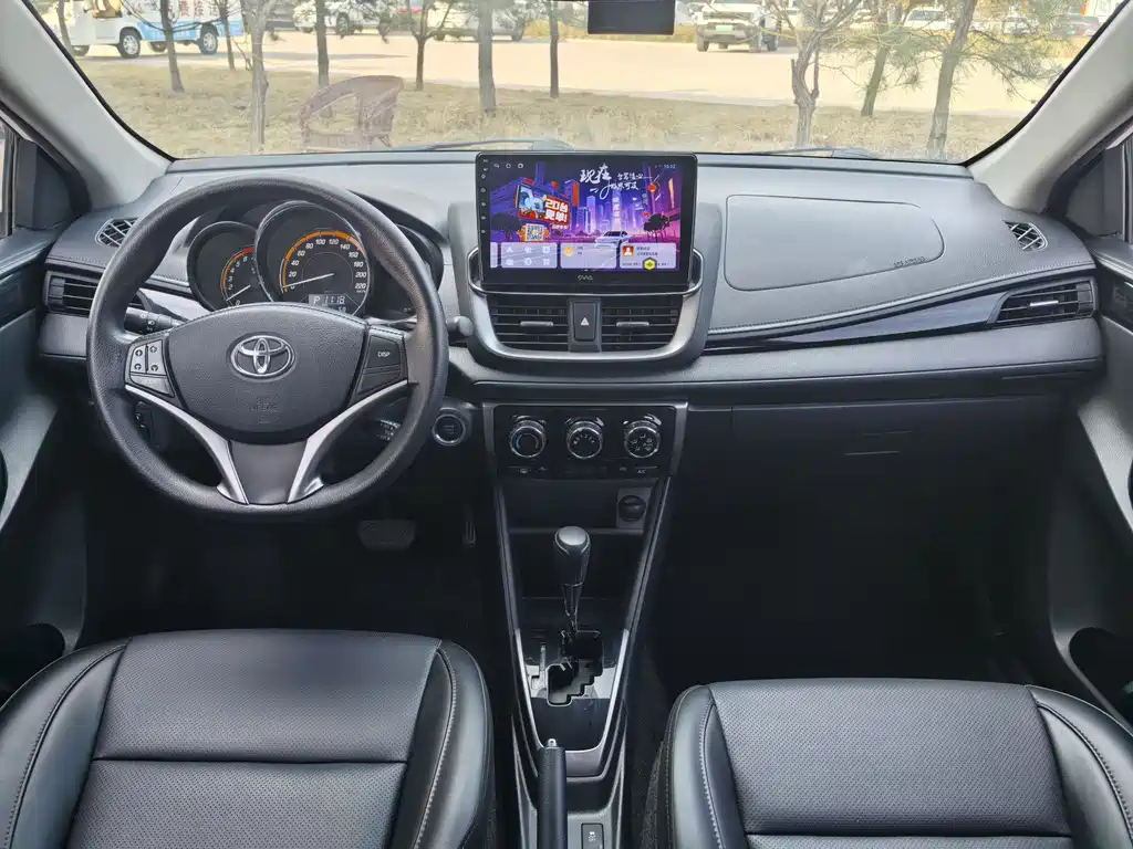 Toyota Yaris L — фото 7