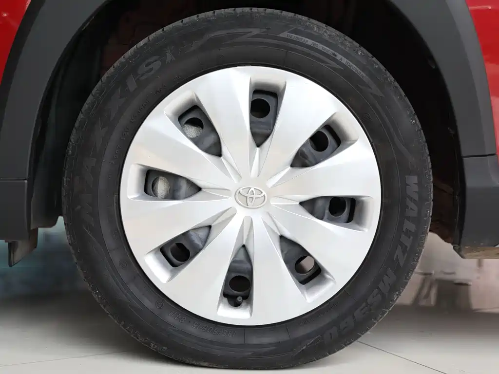 Toyota Yaris L — фото 4