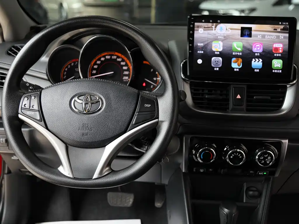 Toyota Yaris L — фото 9